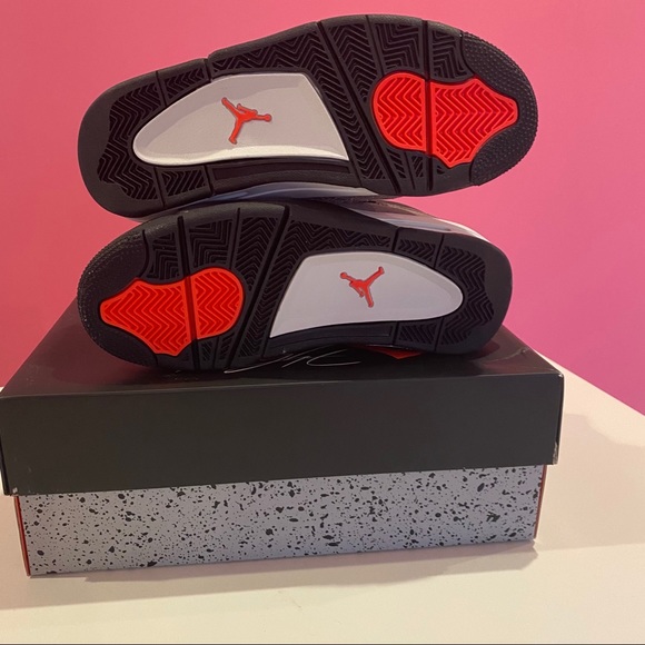 Jordan 4 Taupe Haze 🤎 - Picture 6 of 9